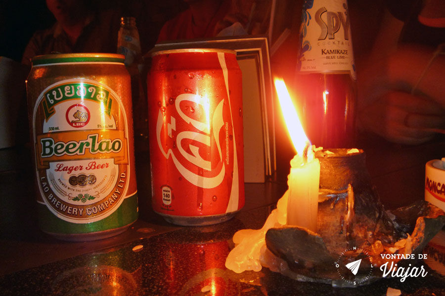 Luang Prabang - Cerveja Beer Lao e Coca Cola no bar Lao Lao Garden