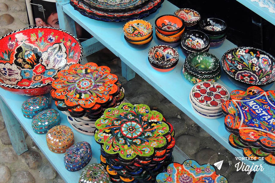 Bosnia - Artesanato no mercado de Mostar - foto de Fernanda Castro
