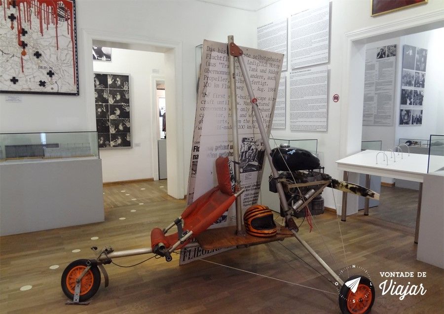 muro-de-berlim-ultraleve-construido-com-motor-de-trabant-para-fugir-da-alemanha-oriental