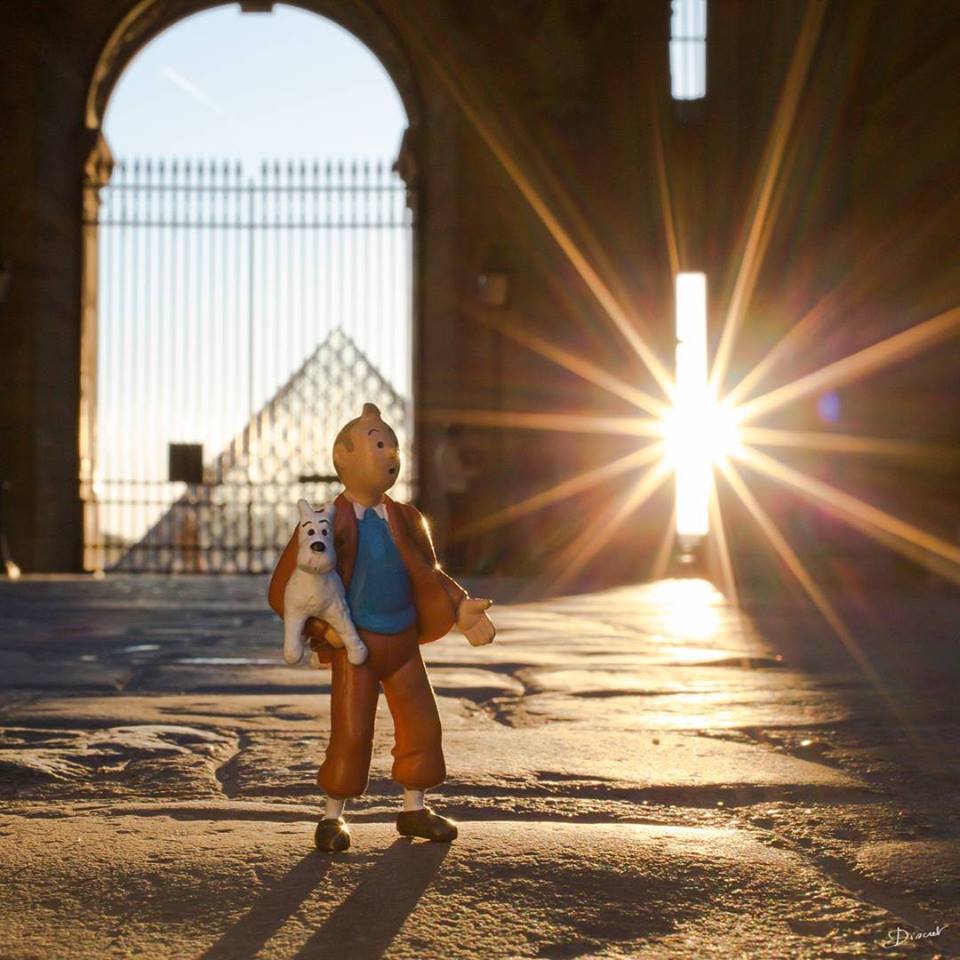 Discret - Tintin no Louvre - Toy Photography em Paris
