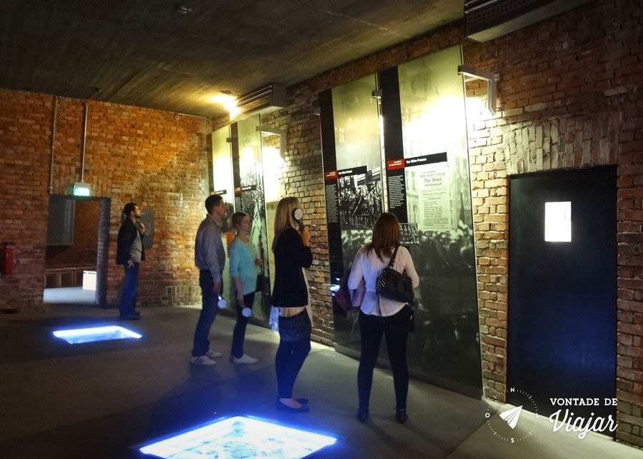 Centro de Documentacao de Nuremberg - Audioguia na exposicao