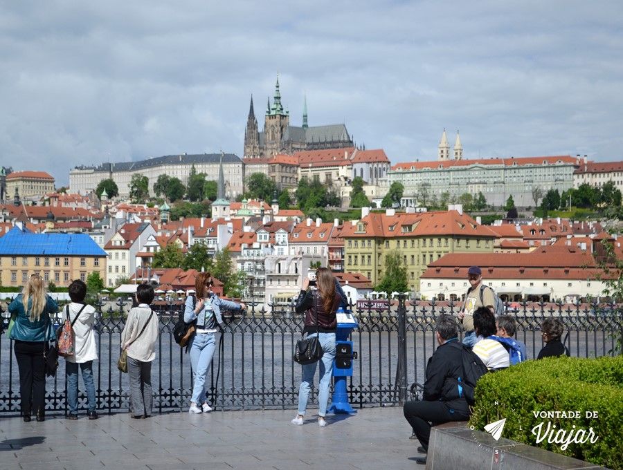 ponte-carlos-praga-castelo-de-praga-visto-do-pe-da-ponte