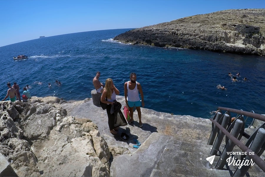 o-que-fazer-em-malta-blue-grotto-praia-de-pedra-no-mediterraneo