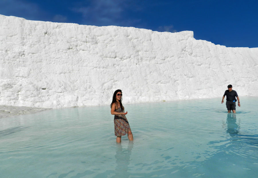 Pamukkale - Estela nas piscinas de Pamukkale Turquia