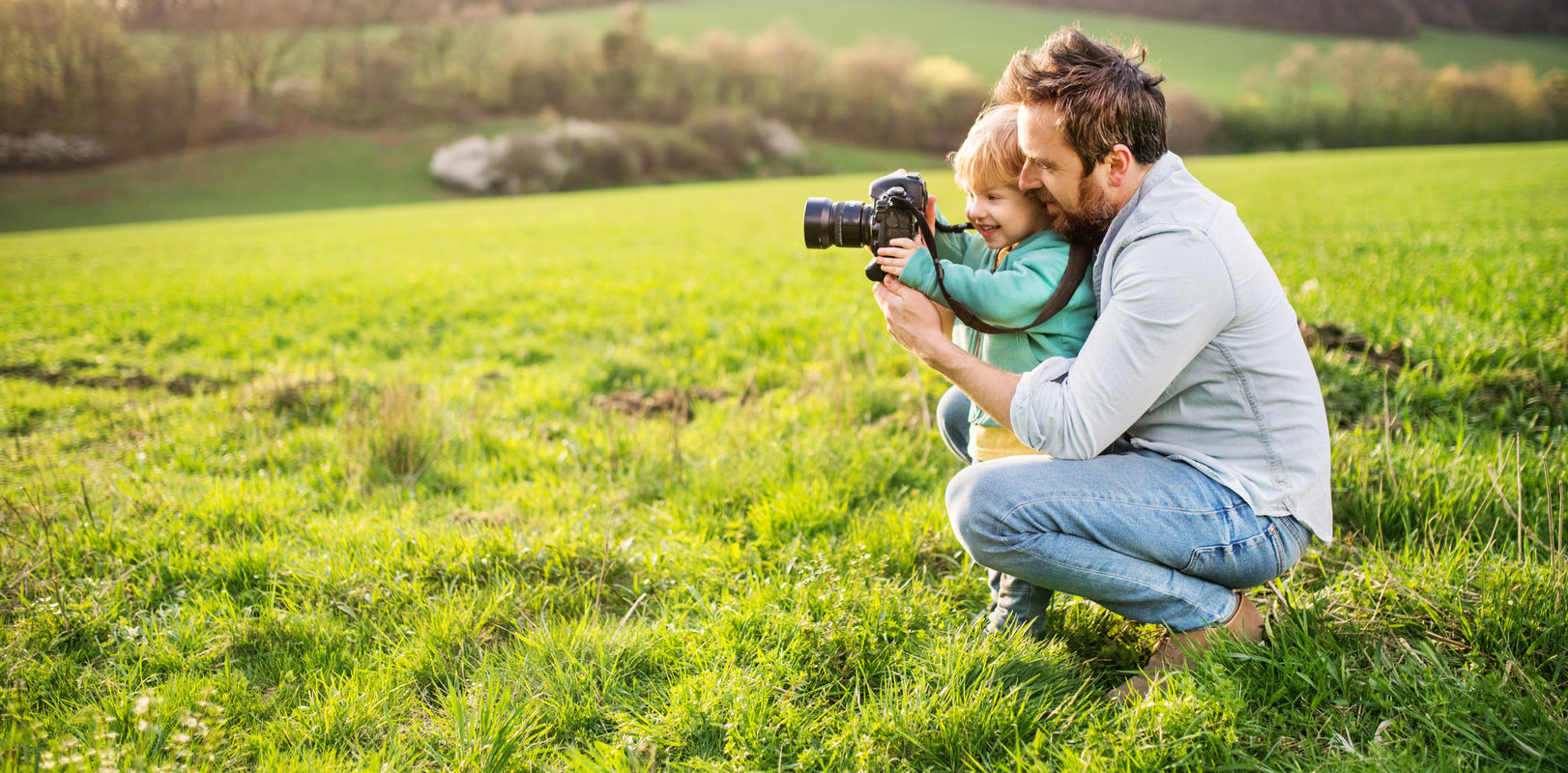 banbini con camera fotografica