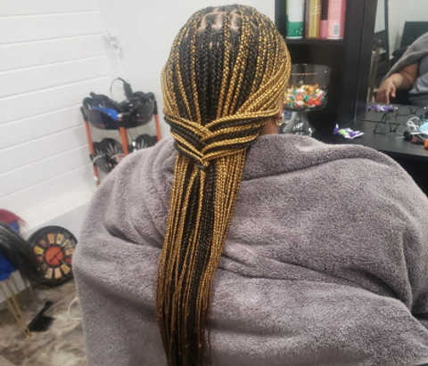 Tina African hair braiding hero image