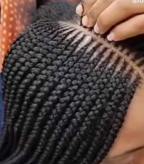 Small knotless Braids