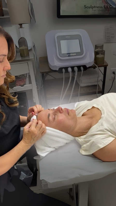 Mini Facials 40 min in South Ogden: Quick Hydration & Repair image