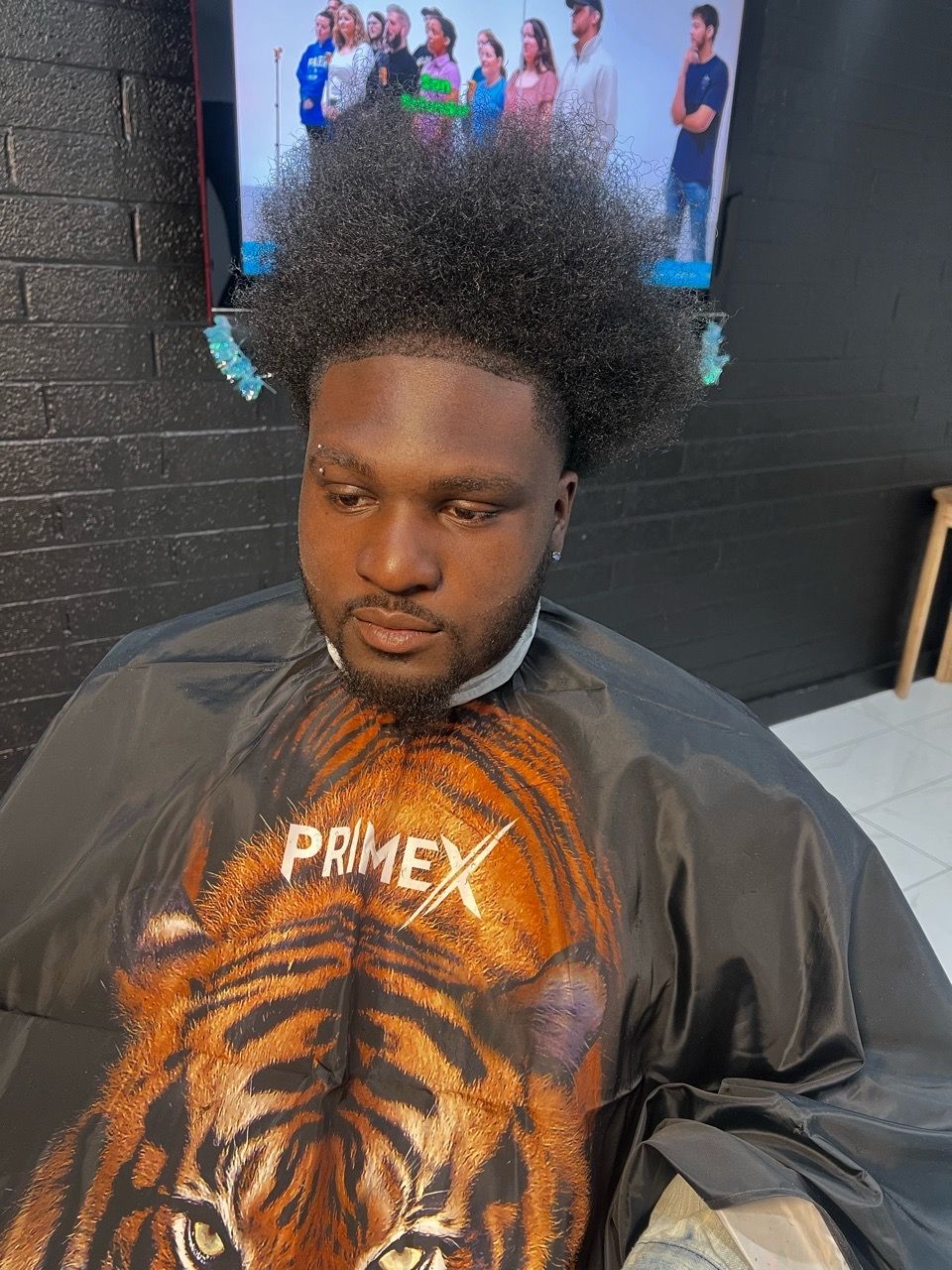  barber,haircut,service,person,interior 