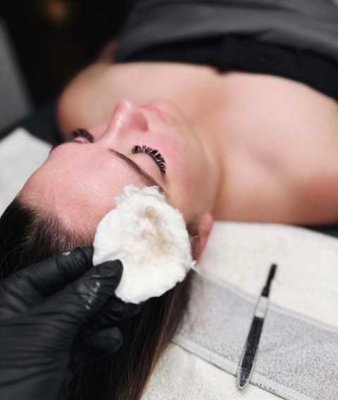 Oh La La Brow Bar & Lash Studio gallery image