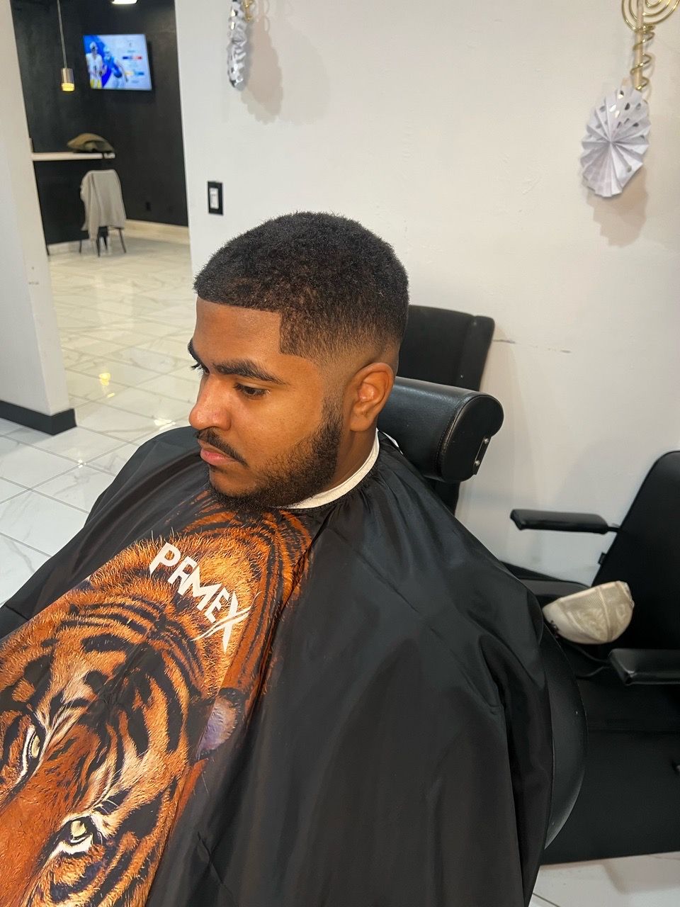 haircut,barber,man,interior,service