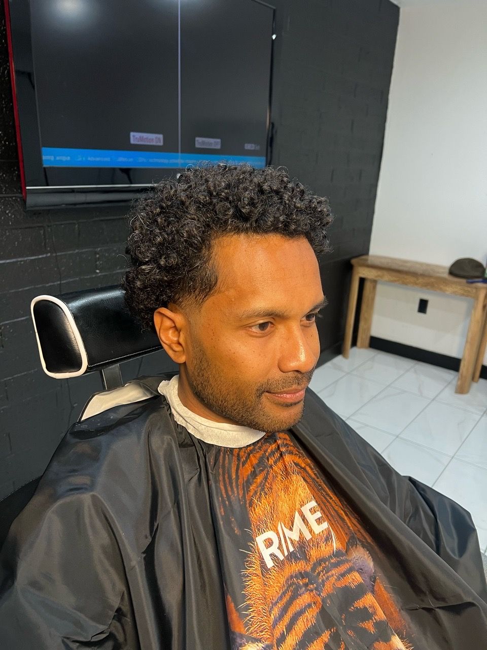  barber,haircut,service,barbershop,interior 