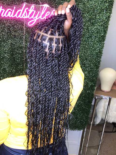 Medium knotless boho twist
