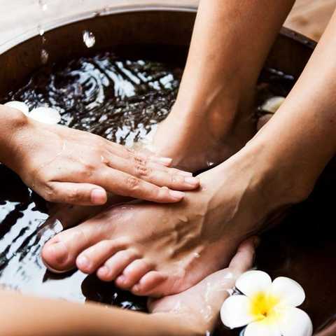 Pedi  Organic Aloe Vera Clay Mask service