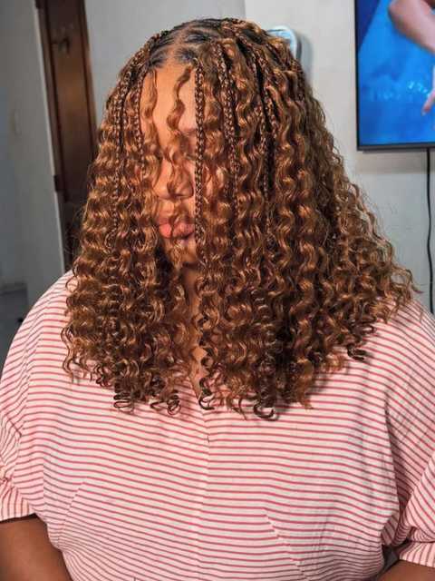 Style V Braiding House hero image