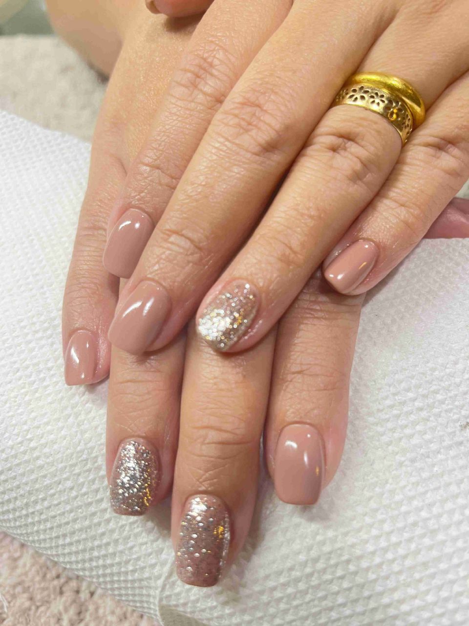  nails,manicure,glitter,gold ring,beauty  