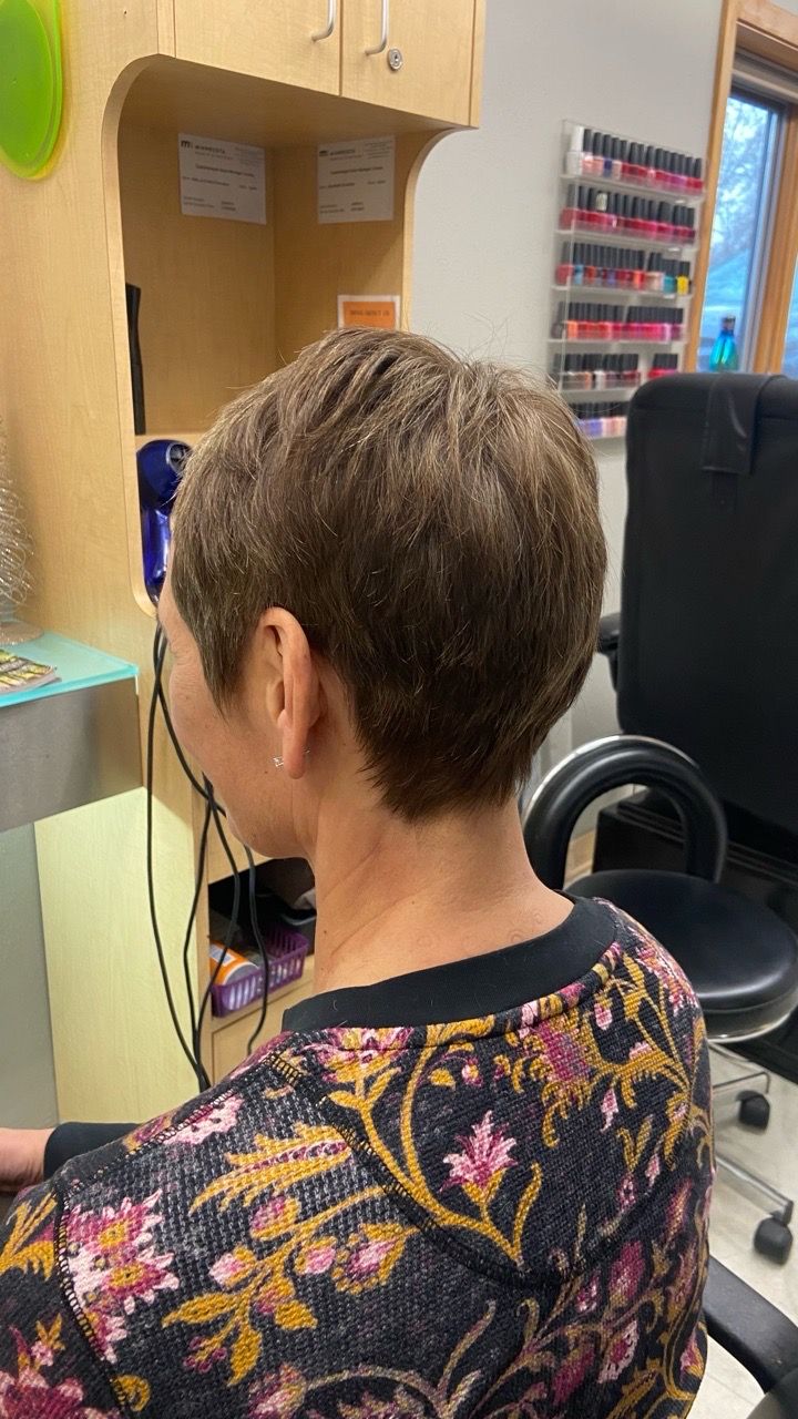  haircut,salon,hairstyle,interior,service 