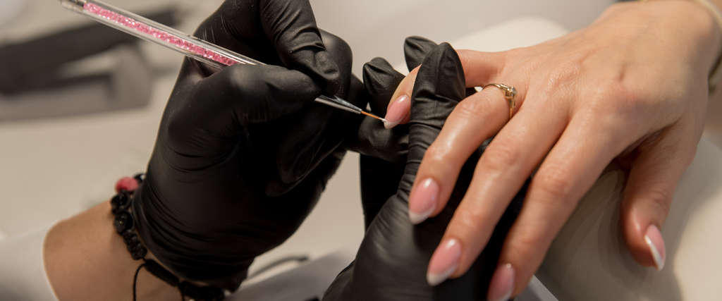 Chic Nails and Beauty Bar hero image