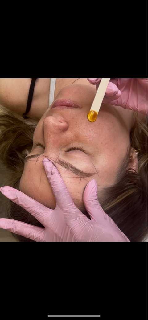 Brow Waxing and shaping