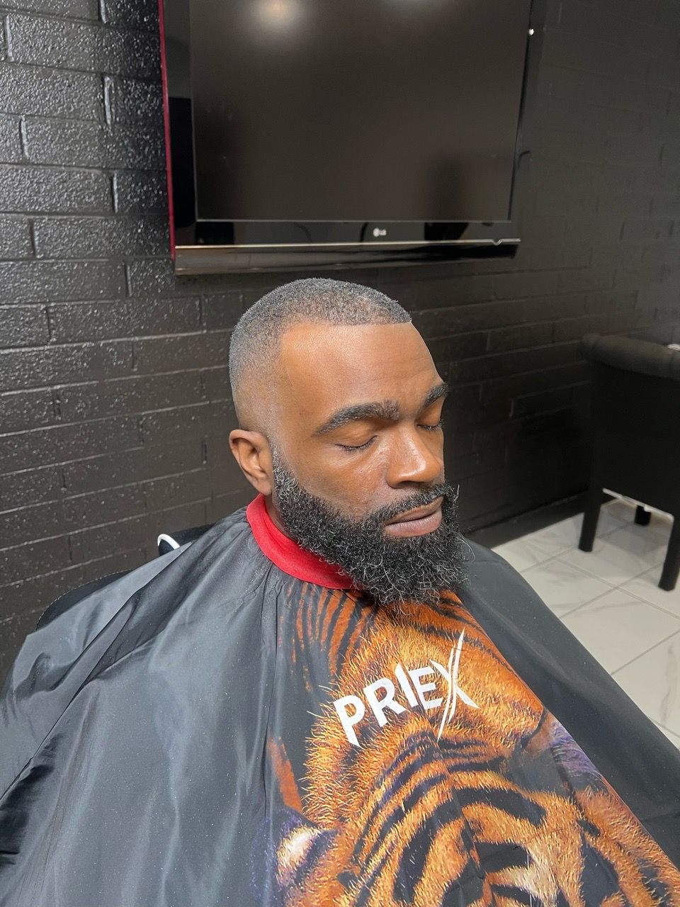 barber,haircut,beard,professional,grooming,barbershop,portrait