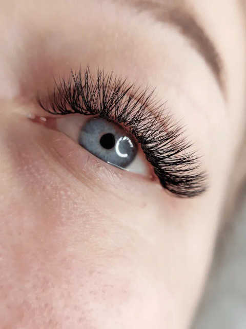 Lash Touch-Ups service