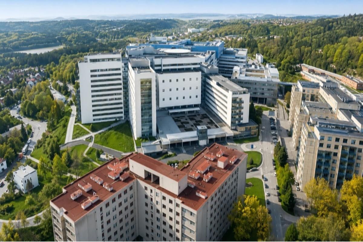 "Second Faculty of Medicine, Charles University Campus"