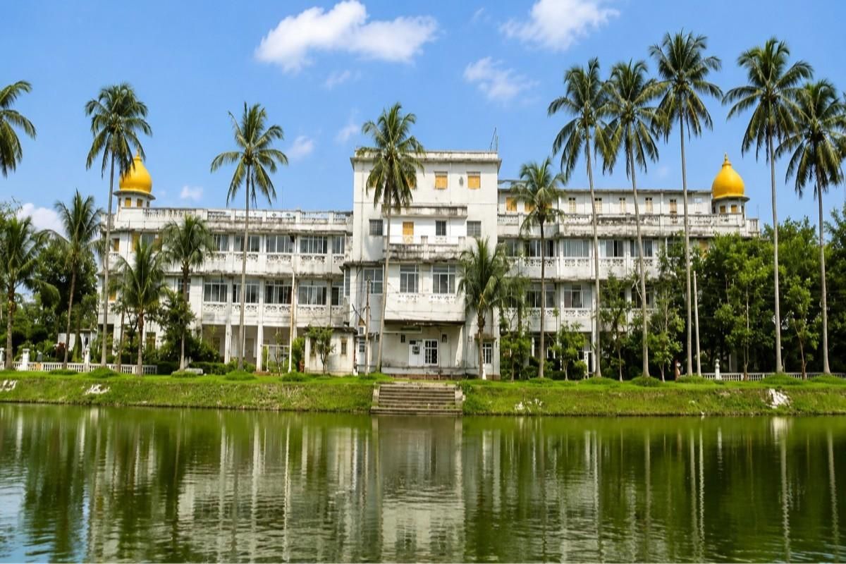 MBBS in Kumudini Women's Medical College campus