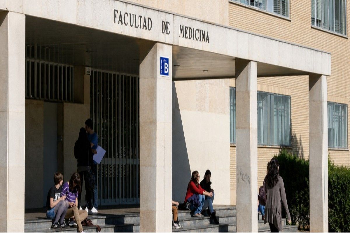 "Facultad de Medicina, Universidad de Zaragoza Campus"