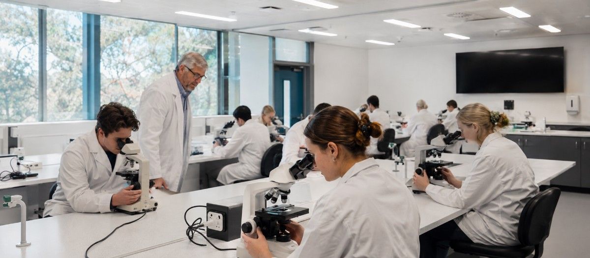 MBBS in University of New England Faculty of Medicine & Health School of Rural Medicine campus