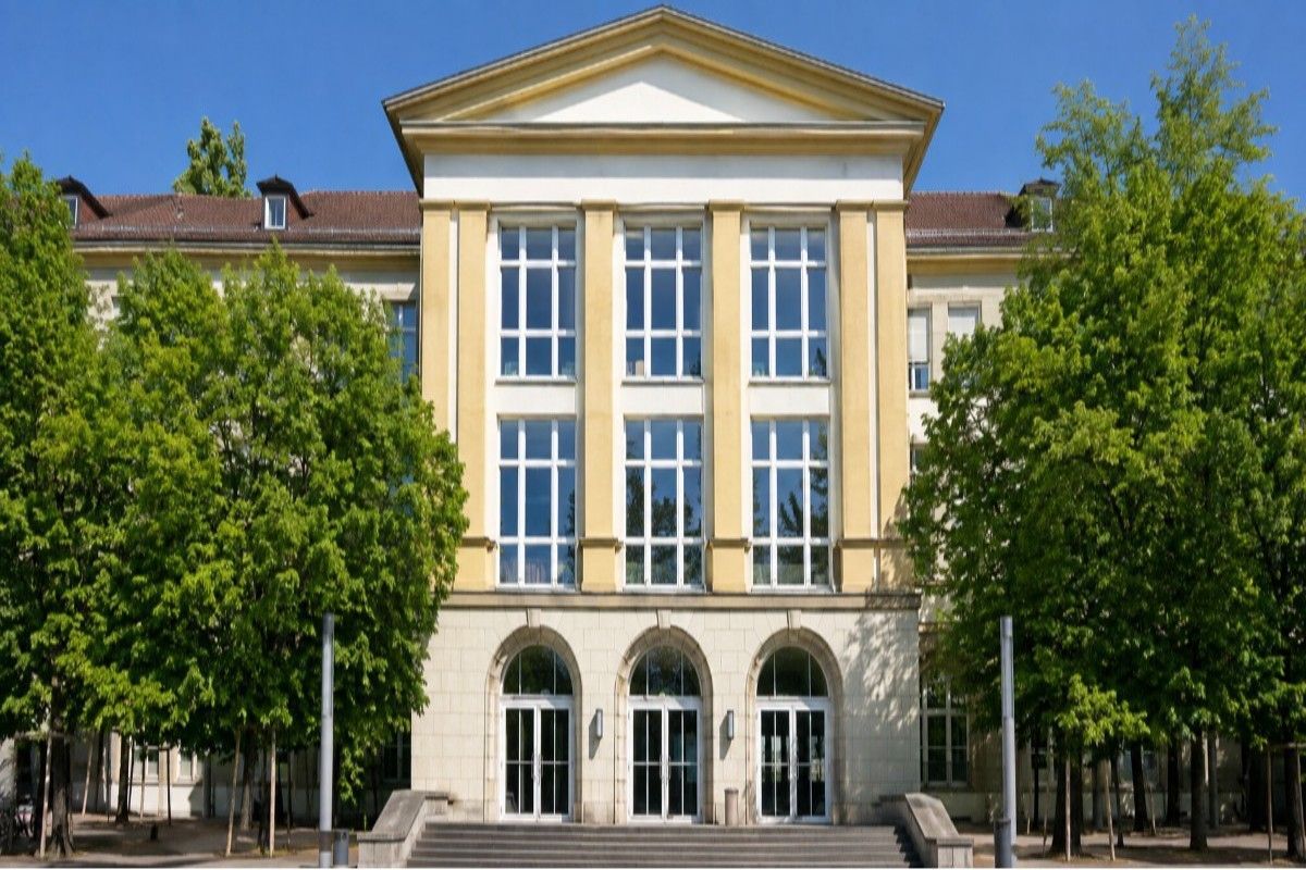 "Carl Gustav Carus Faculty of Medicine Technical University campus"