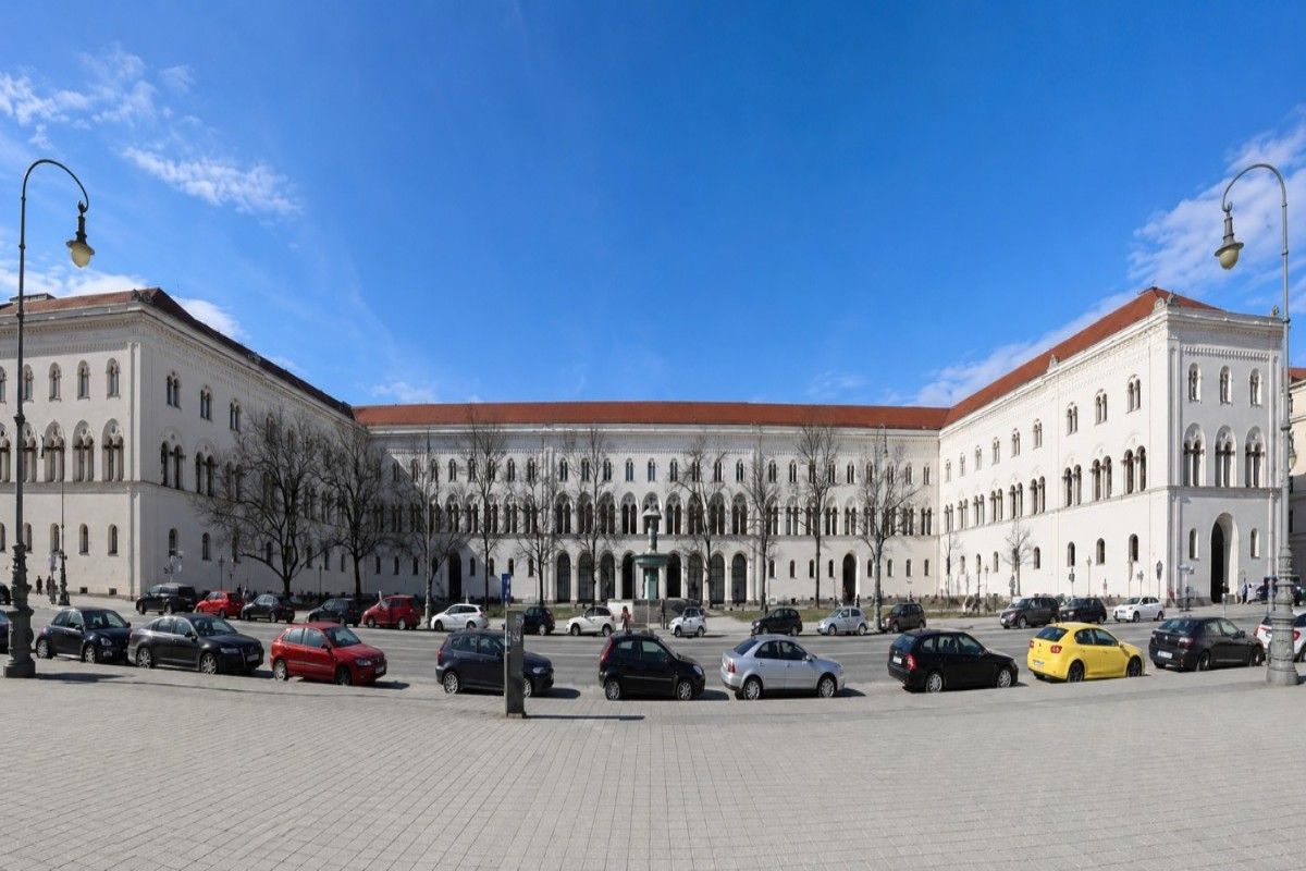 "Ludwig Maximilians Universität campus"