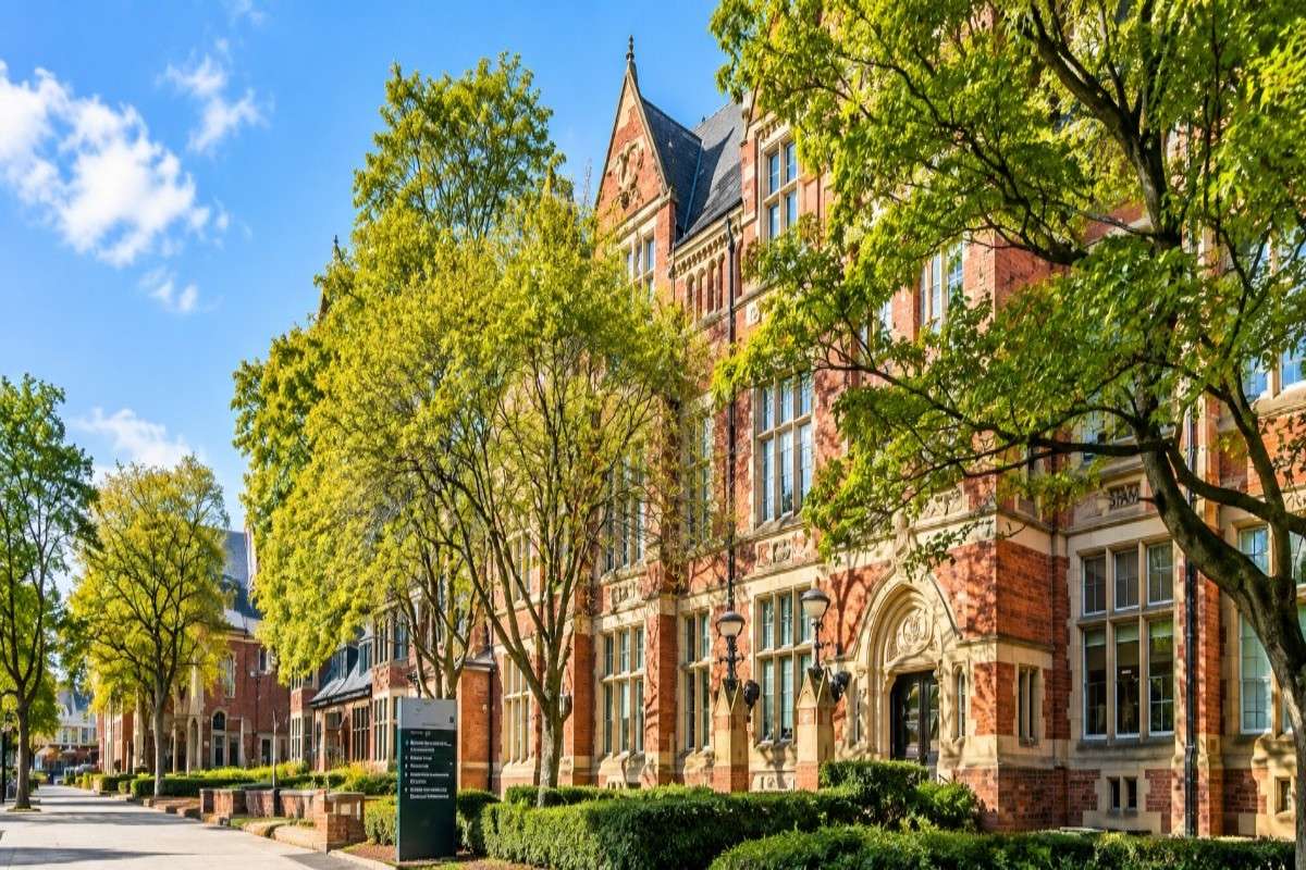 "University of Leeds School of Medicine Campus"