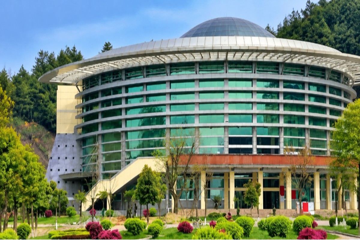 "Hubei Minzu University Campus"