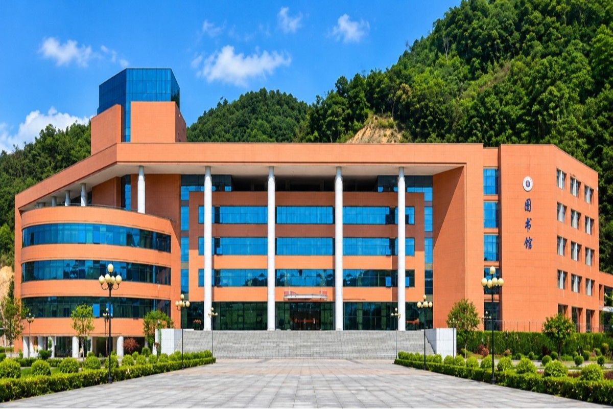 "Guangdong Pharmaceutical University campus"