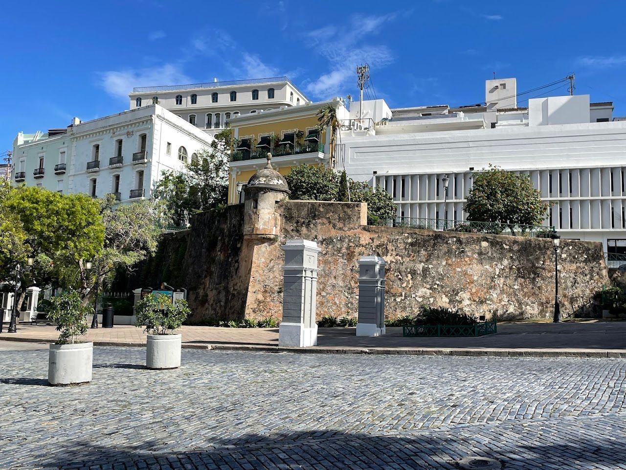 Plaza Eugenio María De Hostos