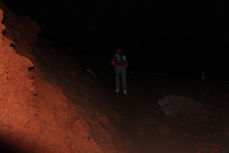 Podejście do stacji na wysokości 3600 m, gdzie noc zmienia się w dzień.