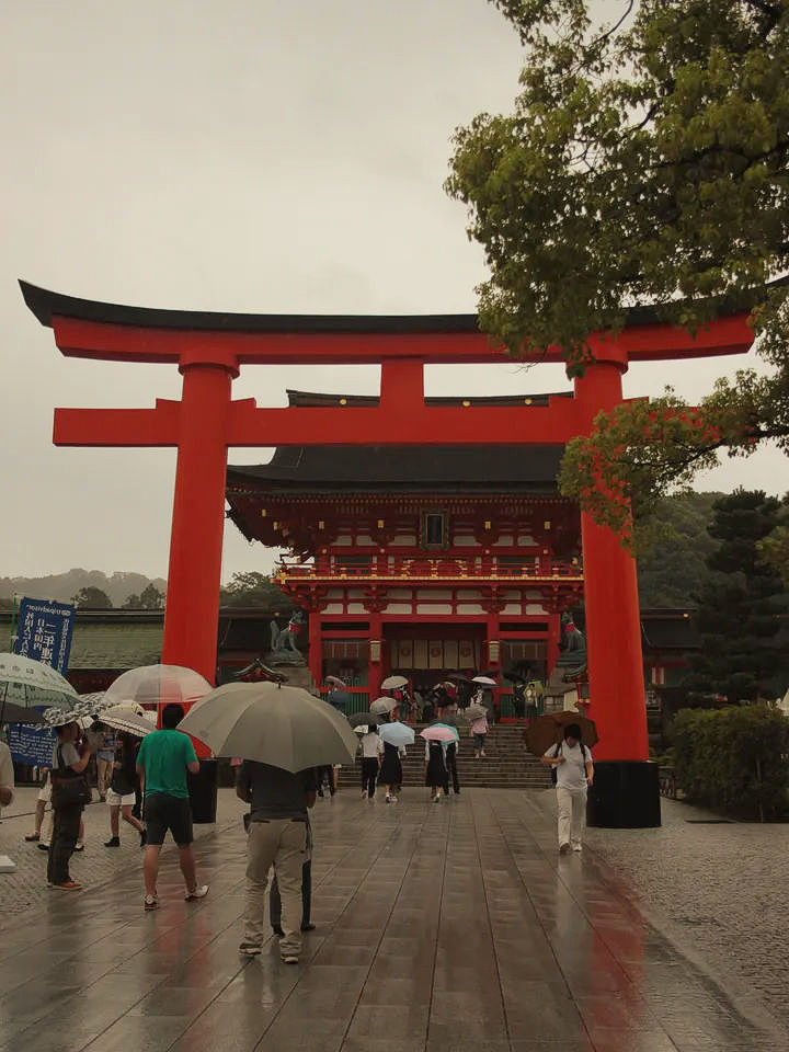 Brama Romon, główne wejście do Fushimi Inari Taisha w Kioto