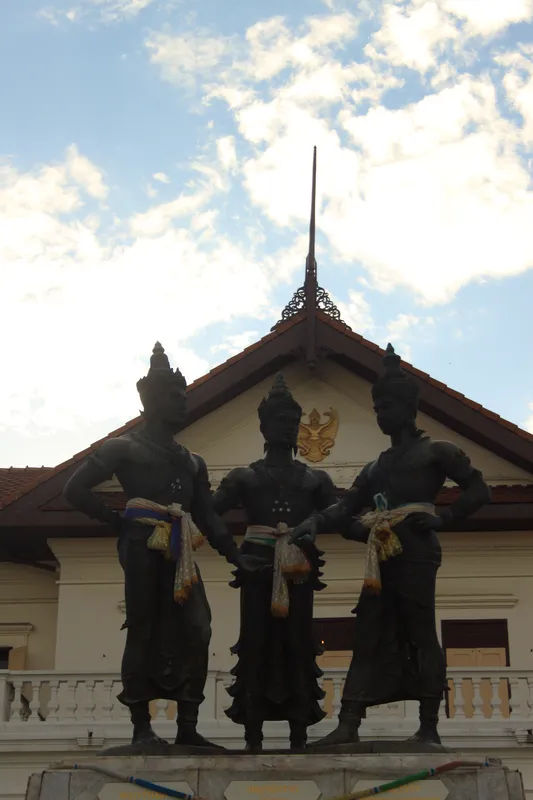 Łódź na wodach zatoki Ha Long, Wietnam.