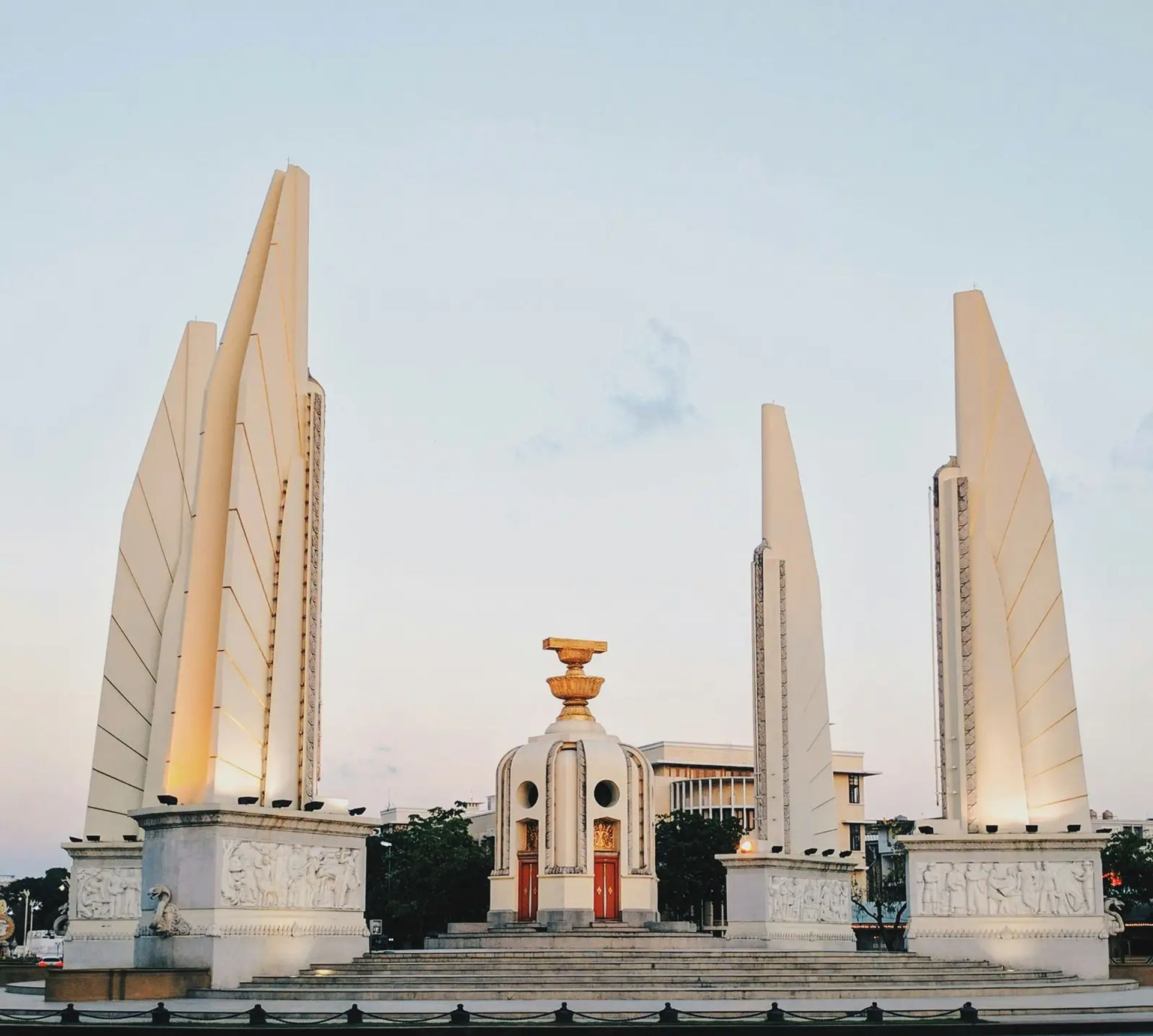 Widok na Pomnik Demokracji w stolicy Tajlandii
