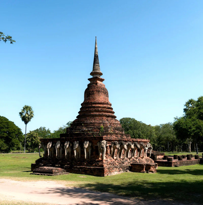 Chedi w ksztalcie lotosu z ery Sukhothai