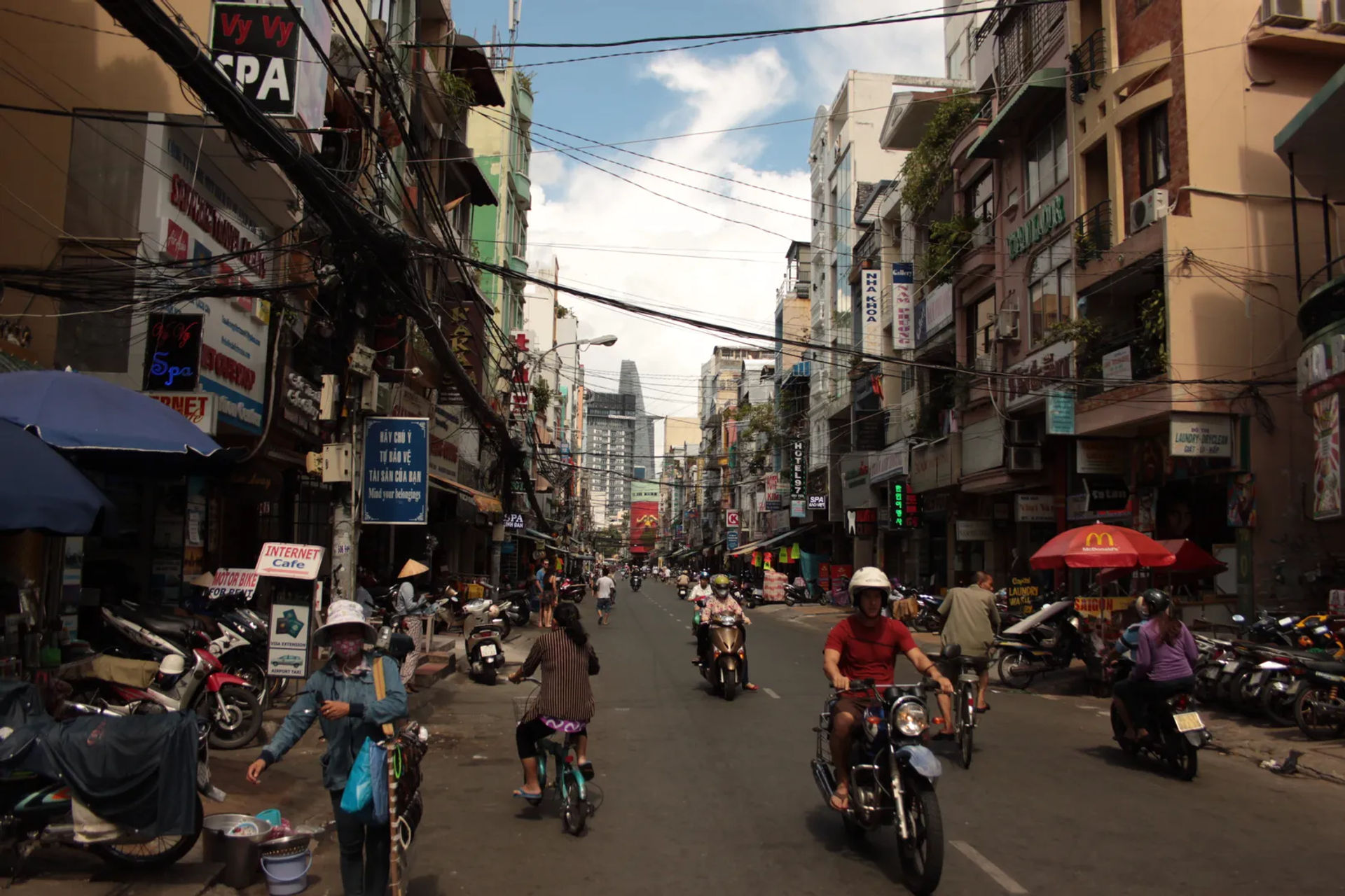 Jedna z ulic dzielnicy Phạm Ngũ Lão w District 1, Ho Chi Minh