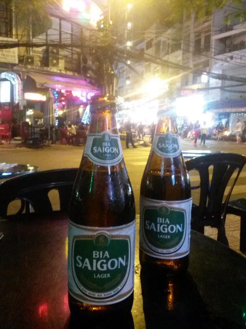 Dwie butelki piwa Sajgon w Ho Chi Minh
