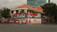 Panorama Ho Chi Minh City z wieżowcami i tradycyjnymi uliczkami