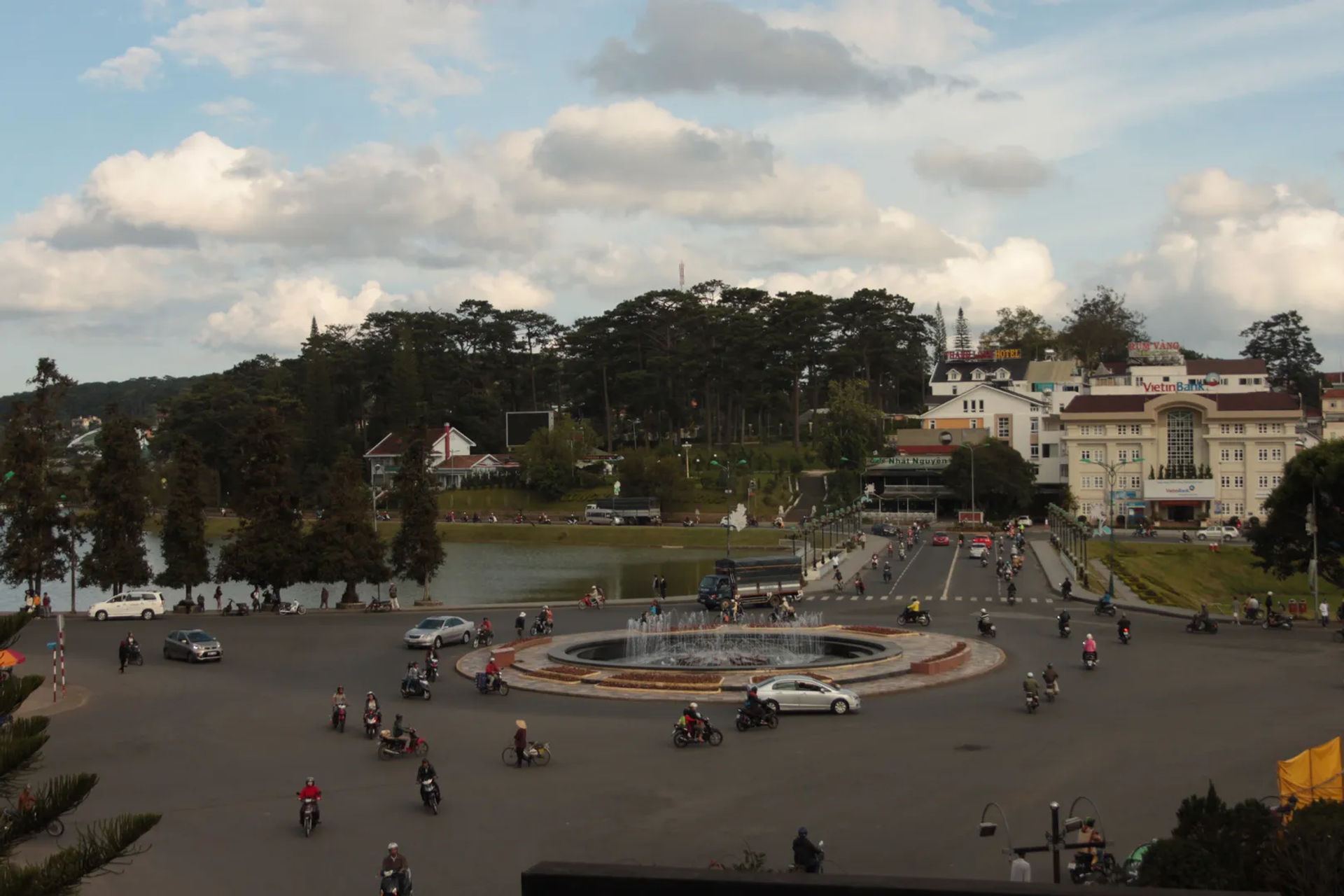 Rondo w centrum miasta, Dalat