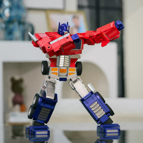 Transformers: Elite Optimus Prime Auto-Converting Robot