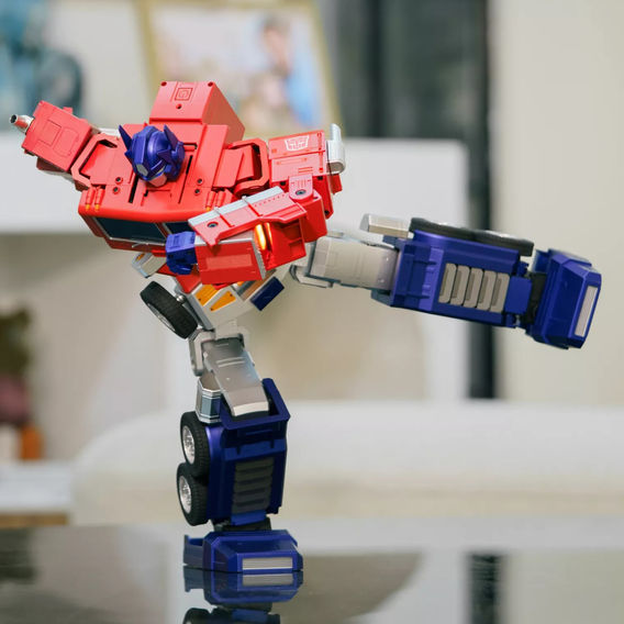 Transformers: Elite Optimus Prime Auto-Converting Robot