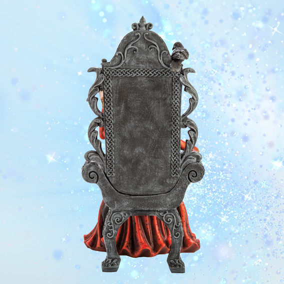 Red Queen On Throne With Raven