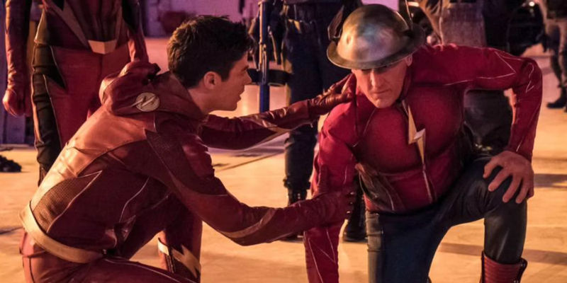 Barry Allen helping Jay Garrick enter Flashtime in The Flash