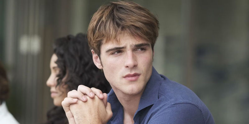 Jacob Elordi as Noah Flynn in The Kissing Booth 2.