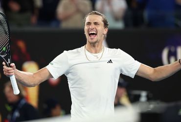 Zverev Defeats Alcaraz in Australian Open Quarterfinals